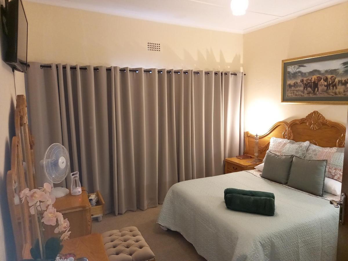 Mitat Guesthouse Beaufort West Exterior foto